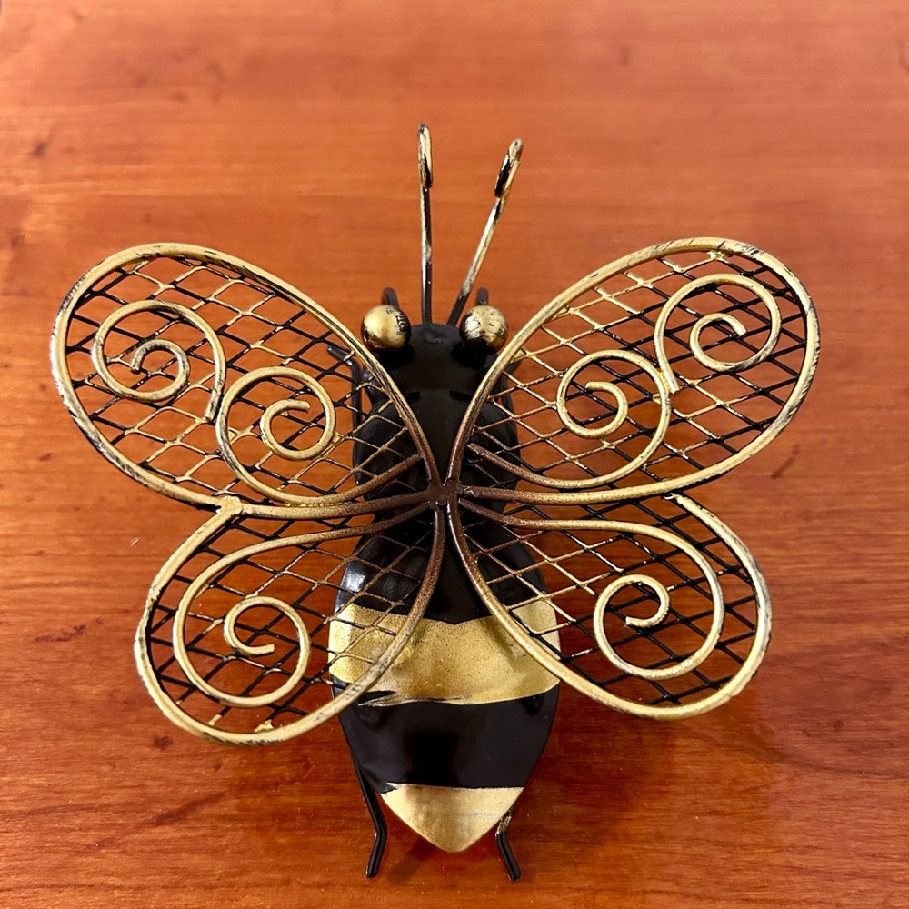 METAL BUMBLEBEE BUZZING WREATH DECOR / POT HANGERS / BASKET ATTACHMENT LOT OF 2